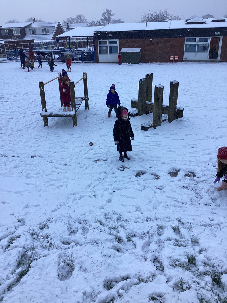 Mrs Hamilton tweet media