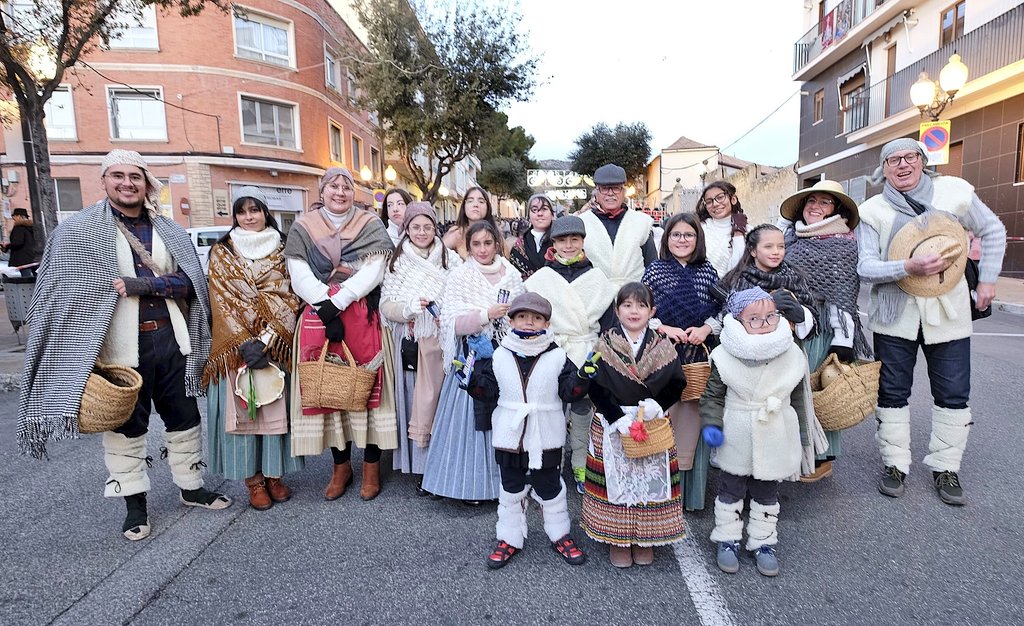 grupdedansesibi's tweet photo. Primera activitat de l'any: participació de l'Escola Infantil i Juvenil del Grup de Danses d'Ibi a la Cavalcada dels Reis Mags d'Ibi! Ho vam passar genial! 🥰👑👑👑

Pastorets i pastoretes... 🎶
📷 Fotografia de Vicent Pérez Belda. https://t.co/WysCrIi87F