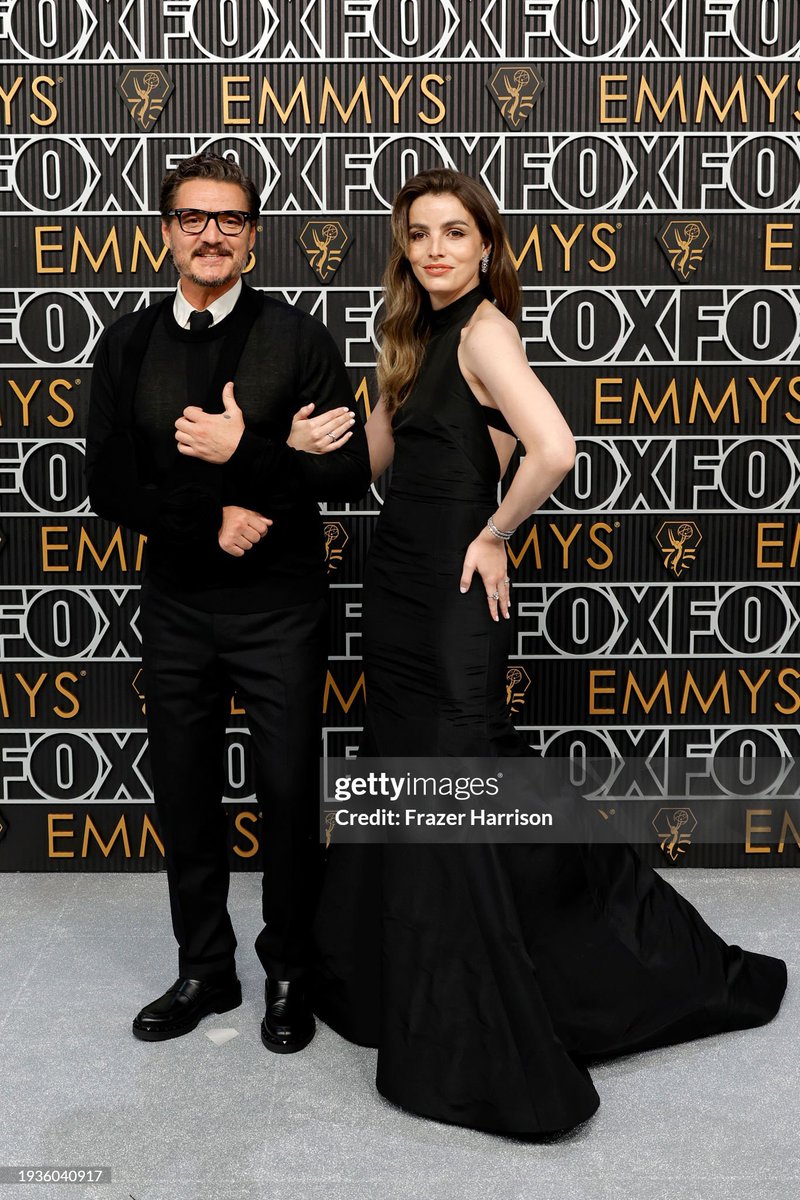 PedroPascalFR's tweet image. 📸 : Pedro Pascal et sa sœur, la magnifique actrice et mannequin, Lux Pascal à la cérémonie des Emmy Awards, hier soir à Los Angeles. ✨