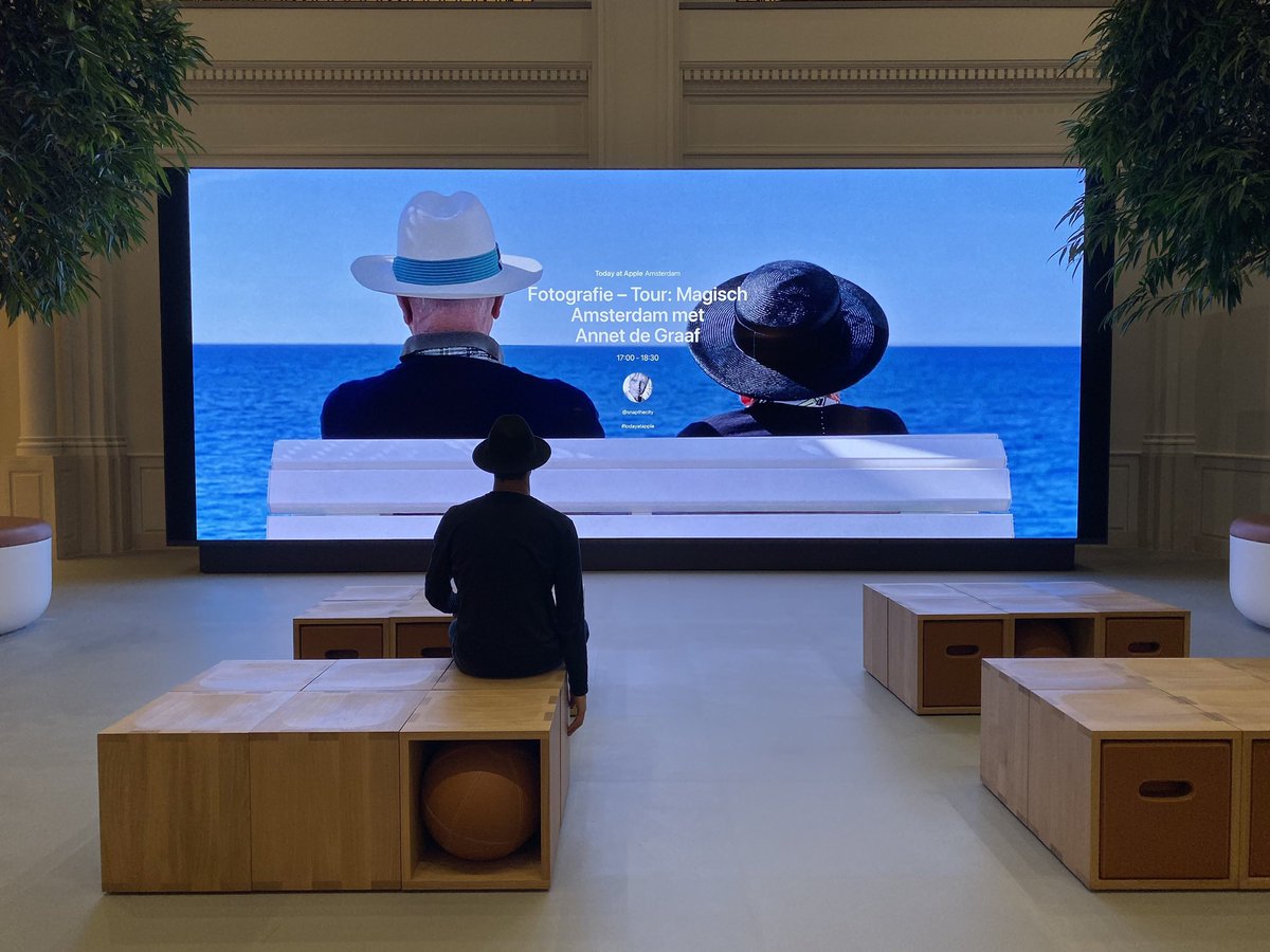 _WMedia_'s tweet photo. It’s getting full space in Barcelona Thursday!! I hope I will inspire you all just like I did in Singapore and Apple Store Amsterdam! 💛
#Cardanospot #Cardano #web3 @thecardanohotel @CardanoSpot @emurgo_io @bigezdaddy2017 #Apple @Prudential https://t.co/L04usILMNb