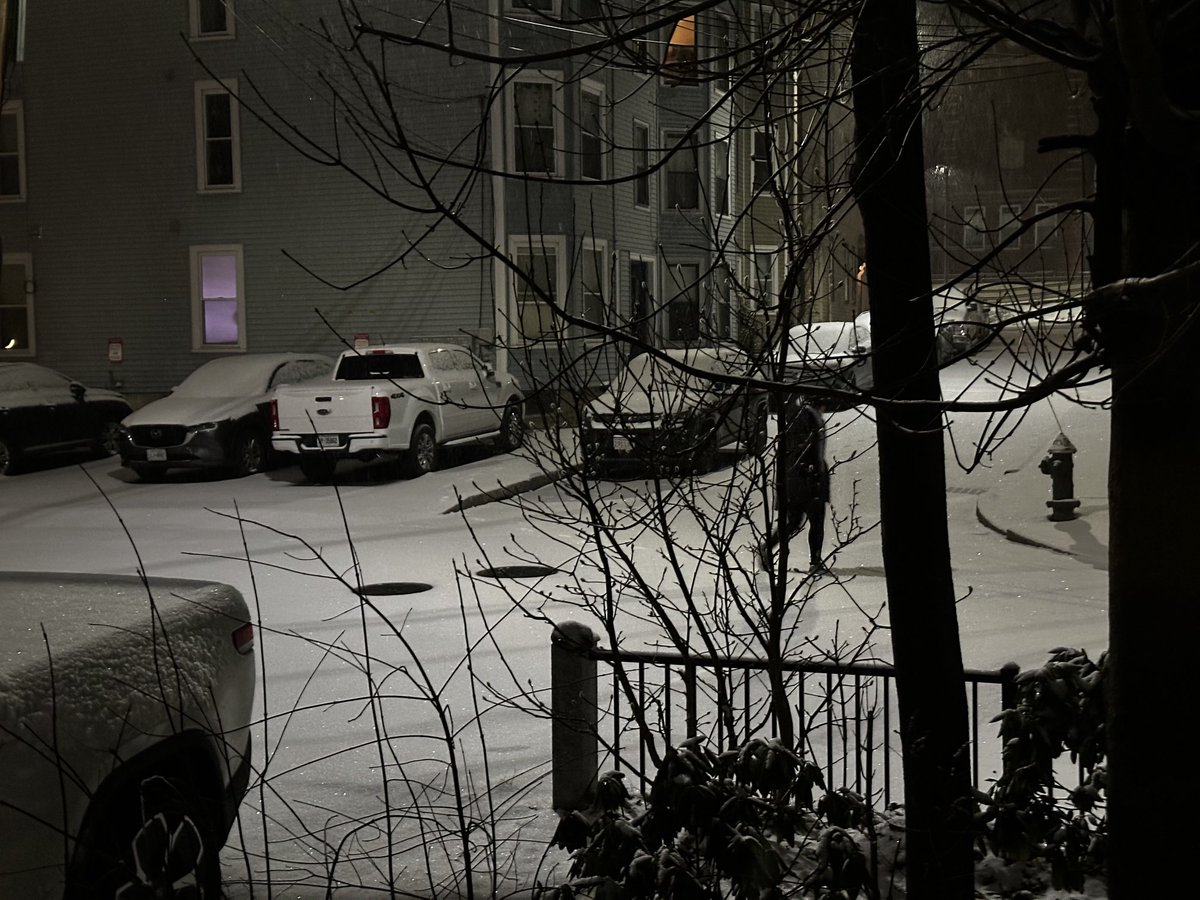 hellomarklewis's tweet photo. Boston rn https://t.co/Urd8g00JsC