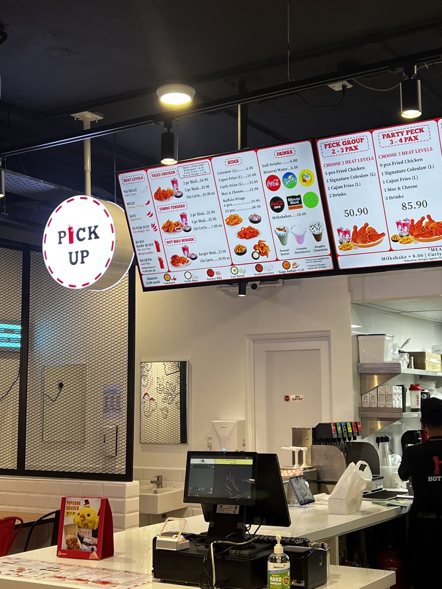 HausofHilton's tweet image. Okay the best fried chicken has arrived in Subang SS15 😋

📍 Hot Bird, SS15