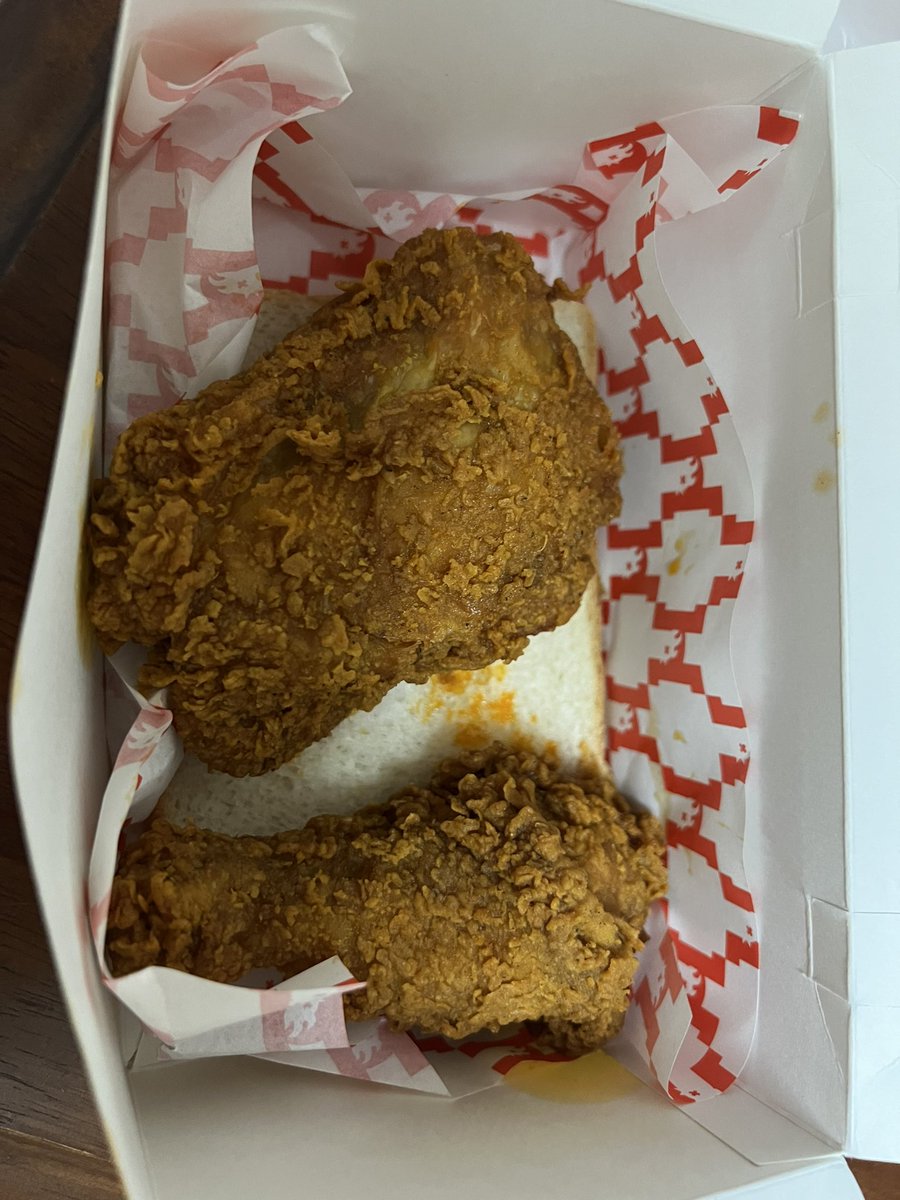 HausofHilton's tweet image. Okay the best fried chicken has arrived in Subang SS15 😋

📍 Hot Bird, SS15