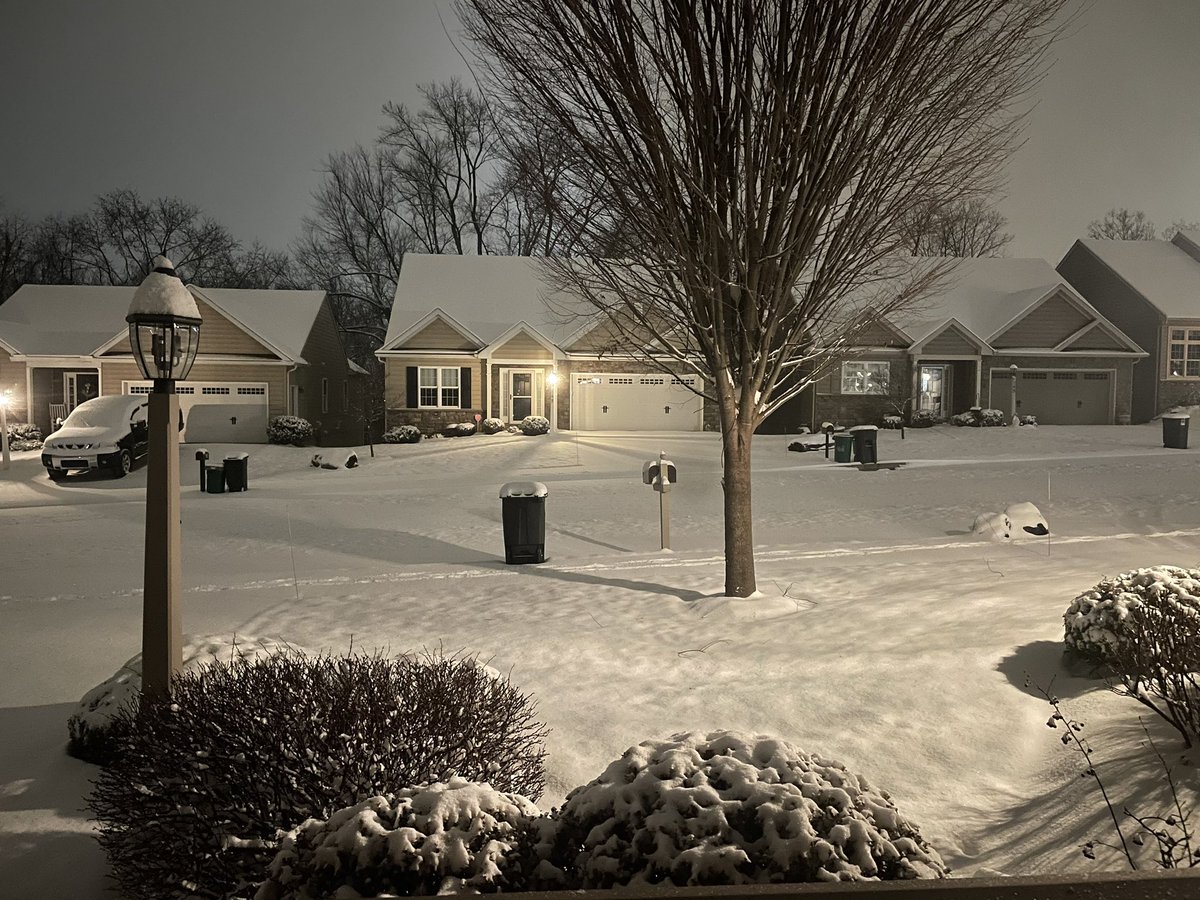 Snow Day! But I’m already awake &amp; my contact lenses are in, so… #5amwritersclub