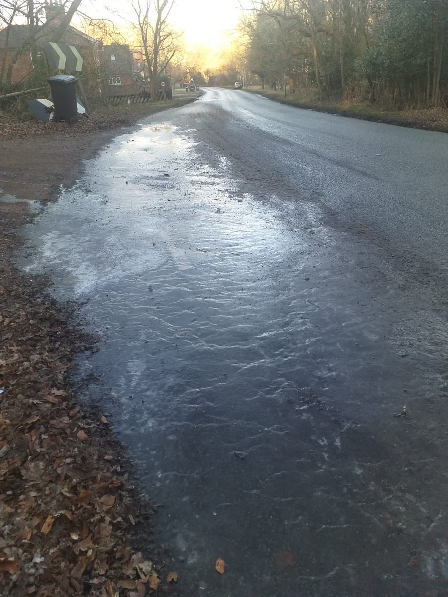 brownie982's tweet photo. So dangerous @Essex_CC @EssexPoliceUK @eppingforestdc @cityoflondon @CoLEppingForest https://t.co/8T2f1QaJNb