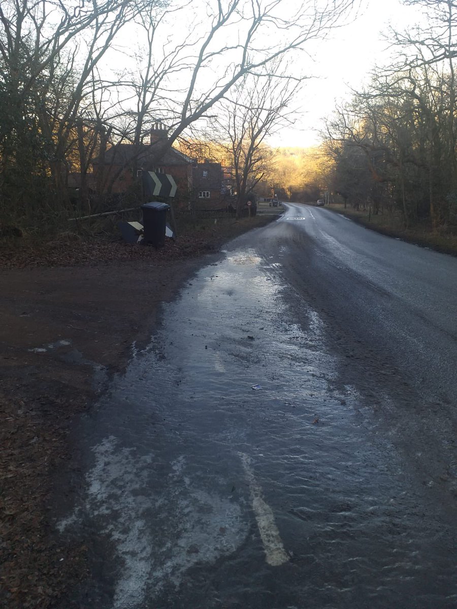 brownie982's tweet photo. So dangerous @Essex_CC @EssexPoliceUK @eppingforestdc @cityoflondon @CoLEppingForest https://t.co/8T2f1QaJNb