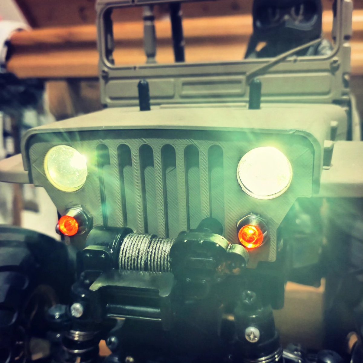 ahurorc's tweet photo. 縦グリルにしてタイヤ変えて車高下げたらジープ感が出てきた。LEDもつけてみた。
#タミヤ
#ワイルドウイリー2 https://t.co/SGjbcnDtdB