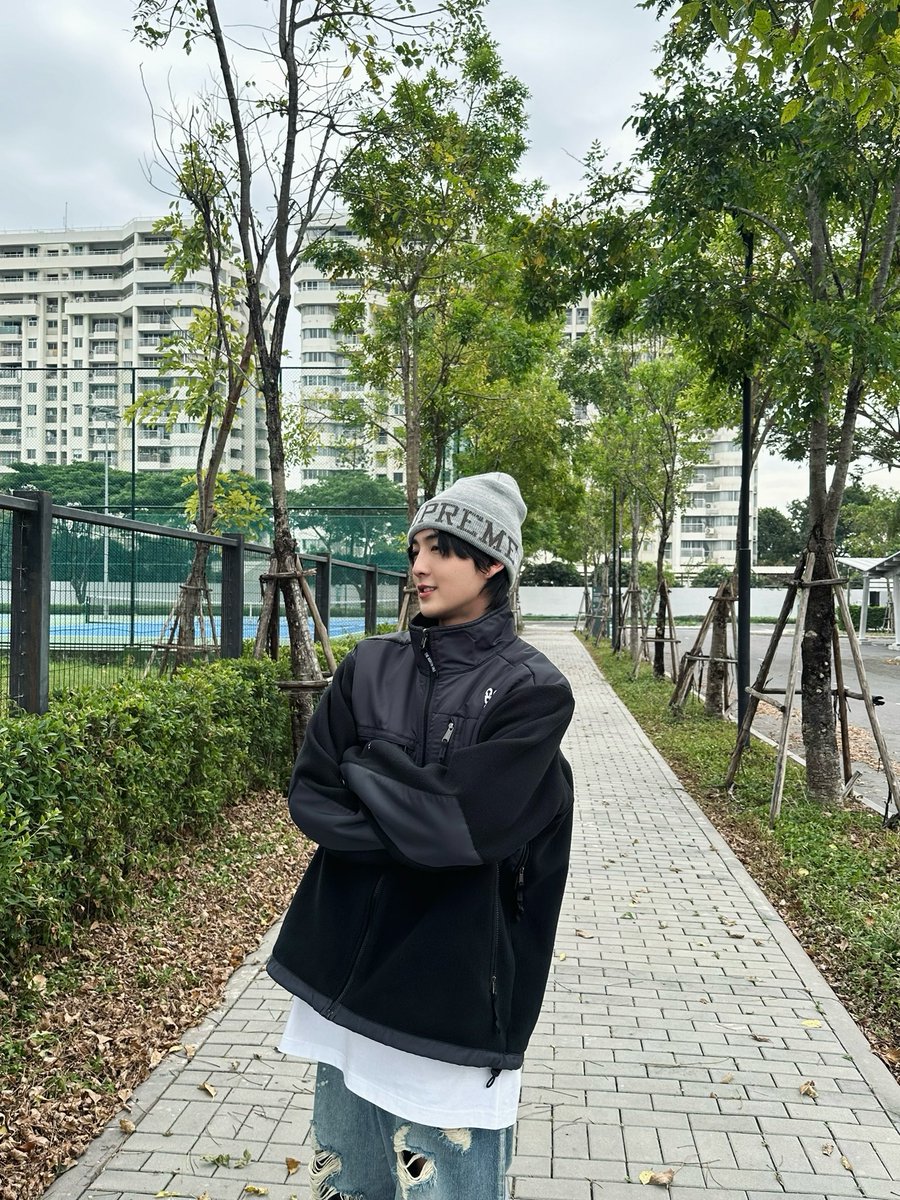 heartchuthiwat's tweet photo. ถ่ายที่ไทย ใจอยู่ไหน

#HEARTchuthiwat
#BUSbecauseofyouishine https://t.co/PS304S7ni4