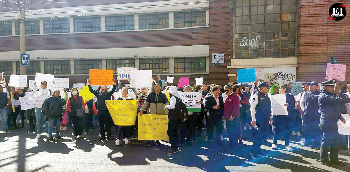 ElInformanteMX's tweet photo. #Protestan #médicos y #enfermeras por las #CondicionesDeplorables en que laboran | https://t.co/eNDyR6ypqb
@SSalud_mx @Tu_IMSS @IMSS_BIENESTAR @Edomex @SaludEdomex https://t.co/7yhizzrMy0