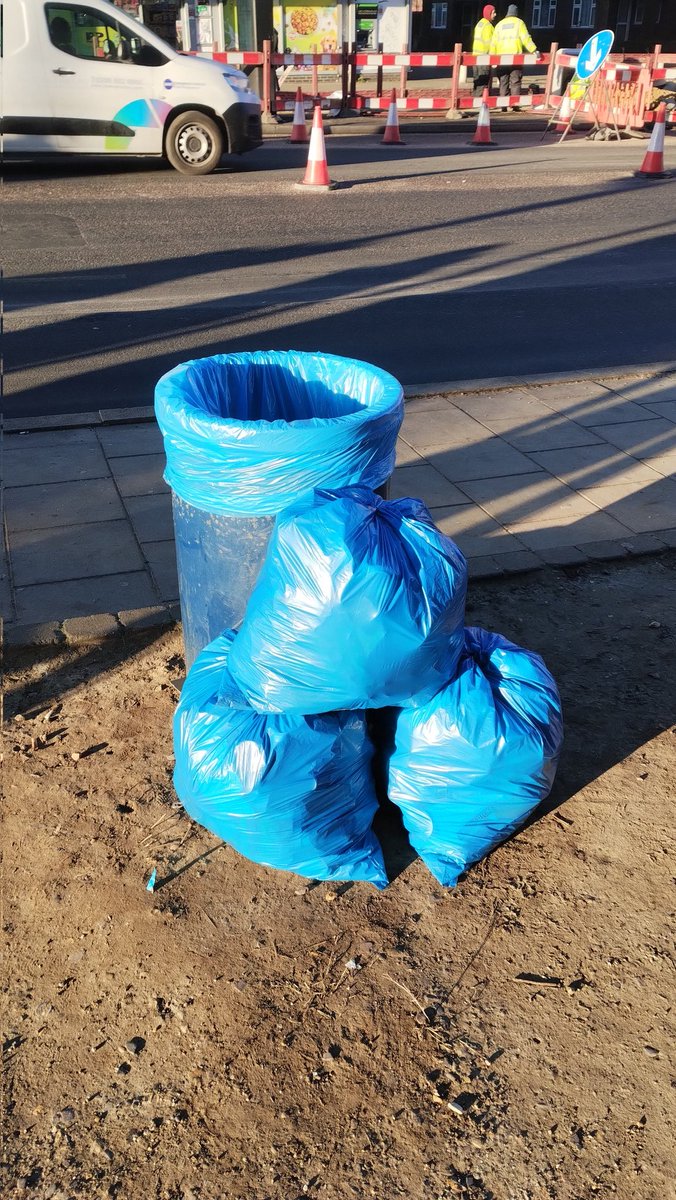 OurBellGreen's tweet photo. Four bags on the morning school run. #litter #rubbish #crapcouncil #se23 #sydenham #bellgreen @LewishamCouncil https://t.co/VUq2vNes6E
