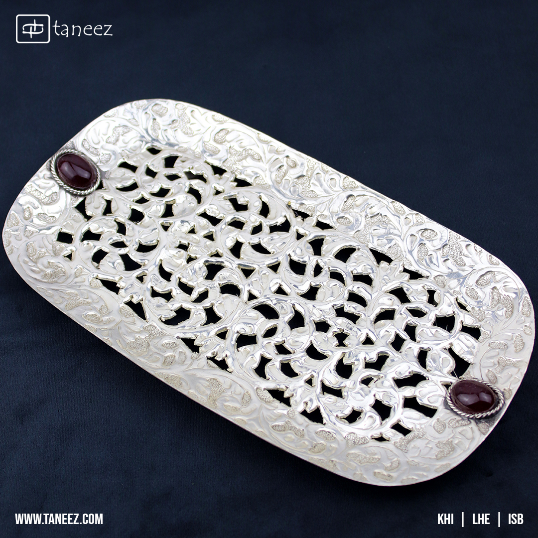 Taneez5's tweet photo. Every piece in our timeless collection is meticulously crafted with love. Explore the enduring beauty and artistry that defines our 'Crafted with Love' pieces. 📷📷
.
.
.
.
#taneez #CraftedWithLove #TimelessElegance
#madebyhand #madeinpakistan #artisanal #handcrafted https://t.co/Pgj10ojH8k