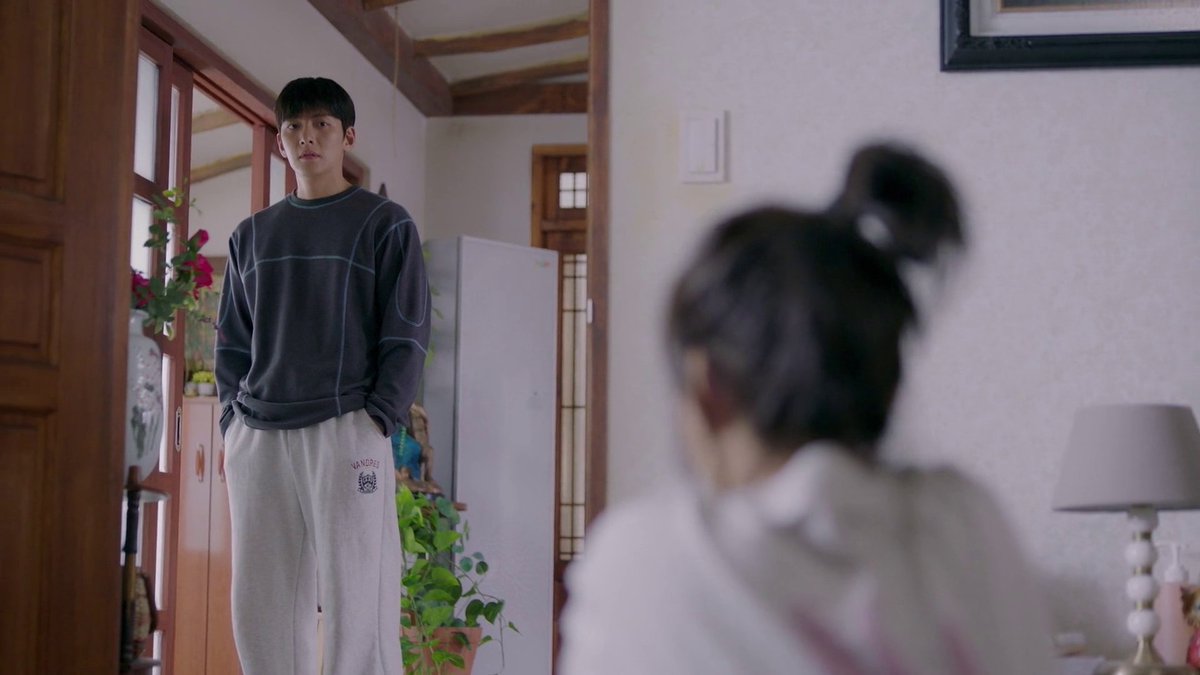 wanderlustxk's tweet photo. exact awkwardness and tension that i expects from this trope
#WelcomeToSamdalriEp3 #jichangwook #ShinHaeSun https://t.co/LXTssamIit