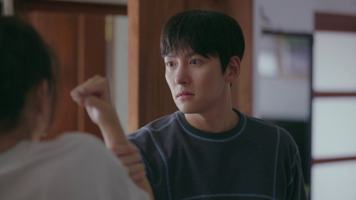 wanderlustxk's tweet photo. exact awkwardness and tension that i expects from this trope
#WelcomeToSamdalriEp3 #jichangwook #ShinHaeSun https://t.co/LXTssamIit