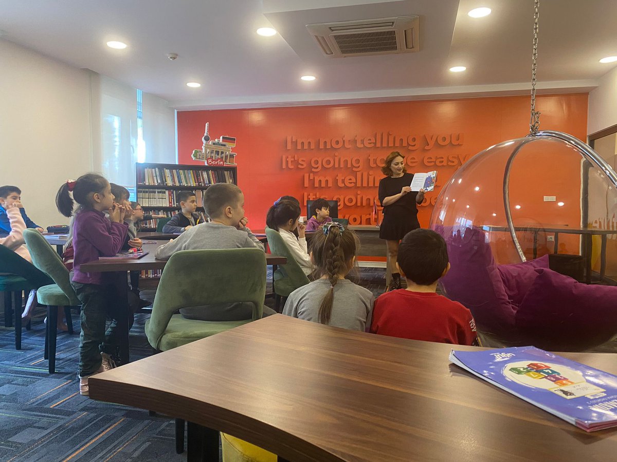 Uğur Okulları Muratpaşa Kampüsü olarak ‘okuma saati’ projesi kapsamı nedeniyle  hergüne kitap okuyarak başlıyoruz. 1.Sınıf Öğrencilerimiz öğretmenleri ile beraber okuyorlar.
 #KitapBenim
#UgurluOlmak