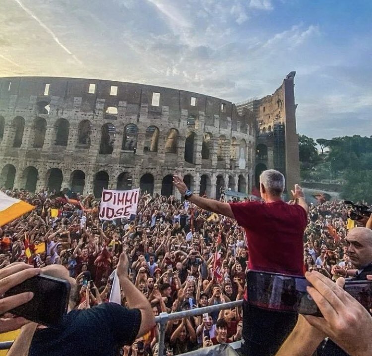RomaSquare's tweet photo. Nos dio un título luego de 14 años. Le robaron la ilusión de un bicampeonato europeo. Algún día entenderemos que ni con Totti ni con De Rossi llegamos a dos finales internacionales, con José Mourinho sí.

No debió terminar intempestivamente. No lo merecían ni su equipo ni él. https://t.co/enrDyAPsfI