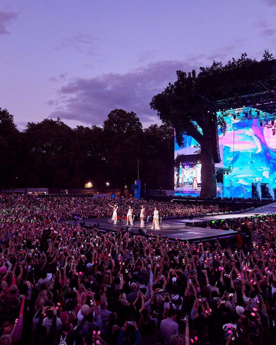 BSTHydePark's tweet photo. Happy birthday Jennie! 

Take us back to @BLACKPINK's performance at @BSTHydePark last summer 💗

📷 jennierubyjane

#BSTHydePark #BLACKPINK #블랙핑크 #JENNIE #BLACKPINKxBSTHydePark https://t.co/ukO4CgxY8a
