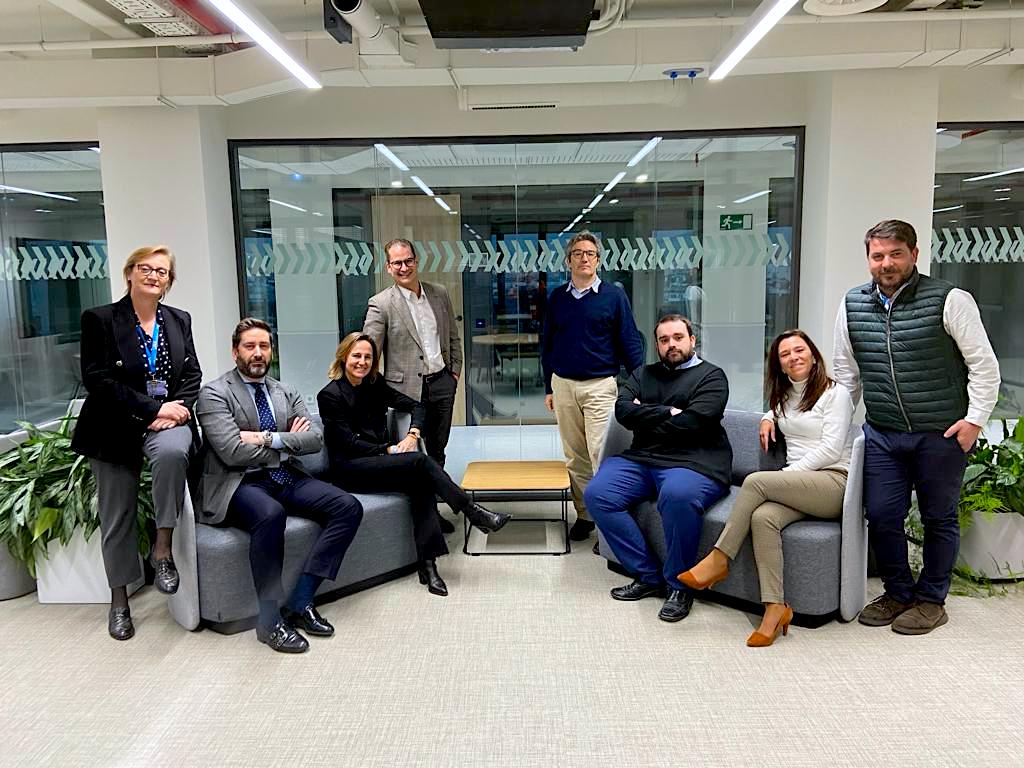 uaxuniversidad's tweet photo. ¡Hemos recibido en #UAX a los representantes de las #Big4!
Empresas como @Deloitte_ES, @EY_Spain, @PwC_Spain y @KPMG_ES son partners oficiales del Grado en #BusinessIntelligence de UAX, y han venido a conocer los proyectos #UAXmaker en los que trabajarán junto a nuestros estudiantes durante este año. 👏