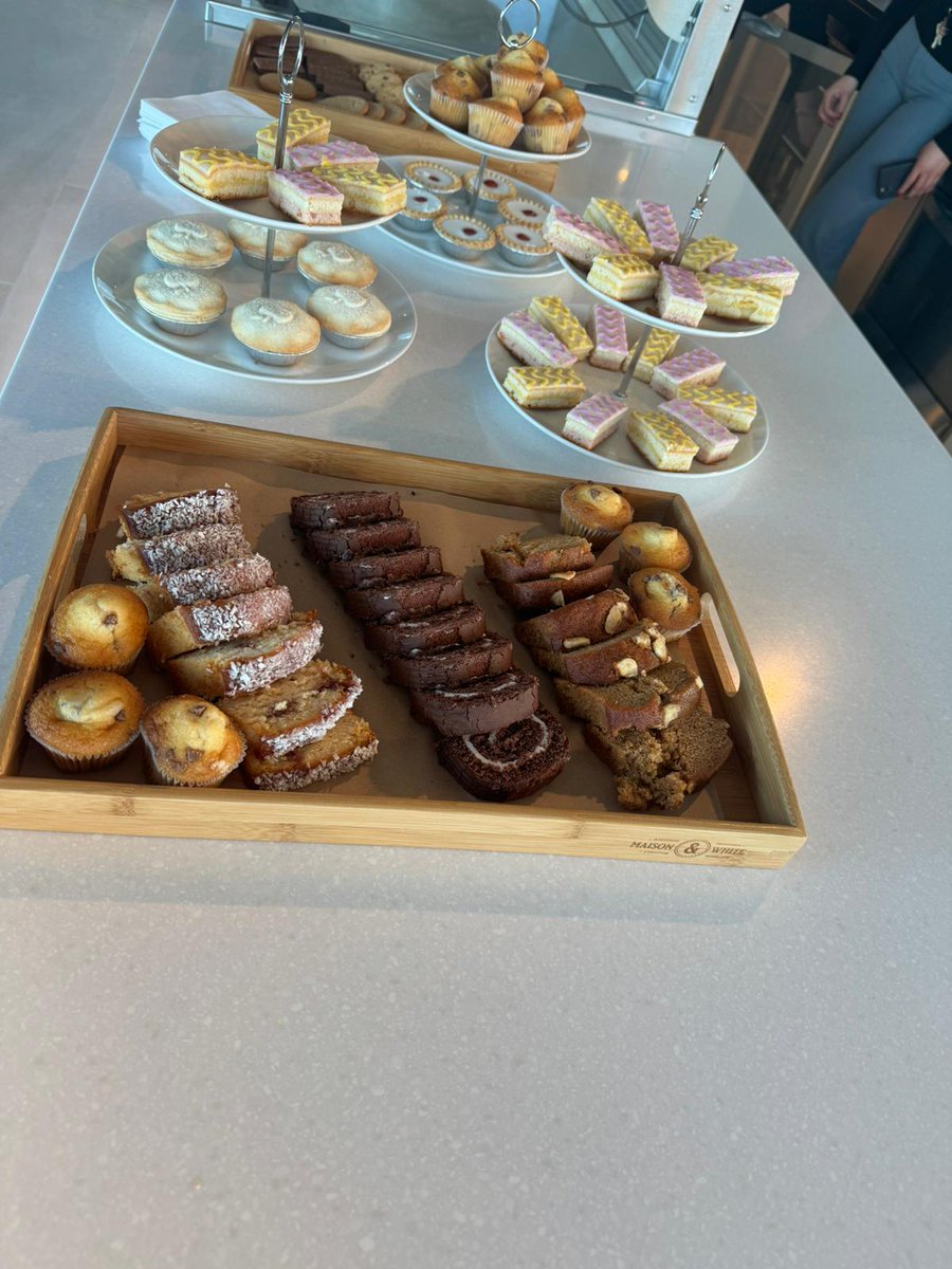 Our Experts in Residence: Business Clinic is well under way.

Already a great vibe in the room, lots of chat and, of course, cake!

If you're here, please say hello 👋 

#LaunchpadExperts