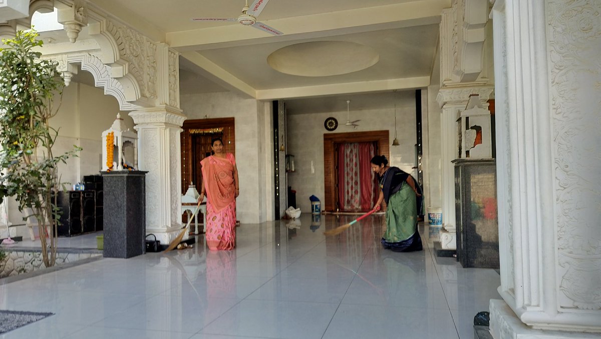 Jasdan_Np's tweet photo. "સ્વચ્છતા ત્યાં પ્રભુતા"ના સુત્રને સાર્થક કરવા જસદણ નગરપાલિકા દ્વારા શહેરી વિસ્તારમાં આવેલ નાના રામજી મંદિરની આસપાસ સફાઈ ઝુંબેશ હાથ ધરવામાં આવેલ.
#JayShreeRam #temaple #Jasdan @PMOIndia @CMOGuj @sbmugujarat @rkbeniwalias @CollectorRjt @RajkotRegional @SDMJasdan @MamlatdarJasdan https://t.co/EbTmrYoQwj