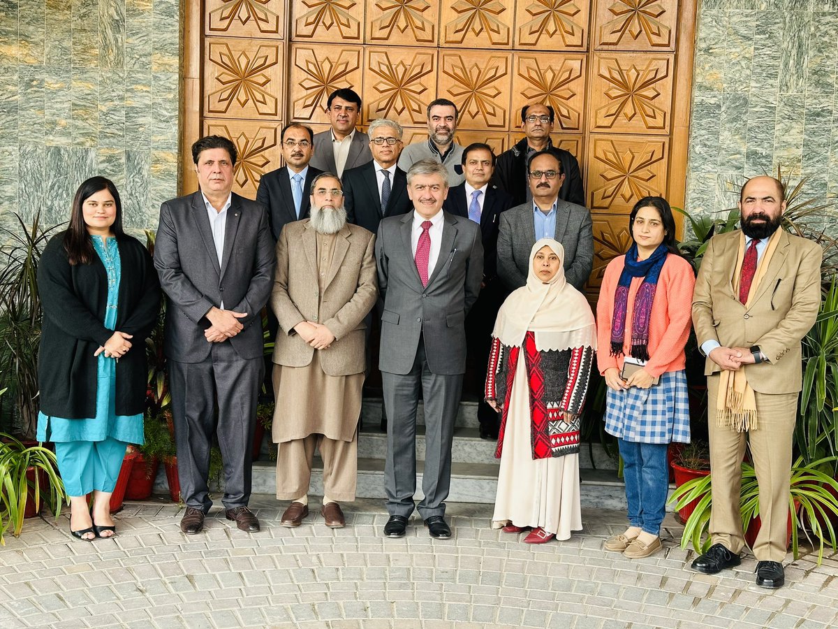 A glimpse of the Federal Secretary Communications Mr. Ali Sher Mahsud and Director General Pakistan Post Mr. Samiullah Khan along with their team of Officers after comprehensive discussion on Revenue Targets and future course of action for Pakistan Post @UPU_UN @GovtofPakistan