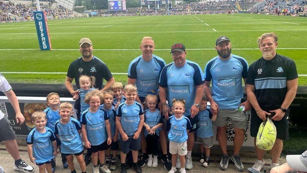RugbyLeeds's tweet photo. A massive congratulations to @seacroftJARLFC for securing a spot in the @YorkshireJunior League at the recent AGM!🏉

A great club with dedicated volunteers and 4 newly qualified coaches, supported by our Foundation🙌

We look forward to continuing our collaborative relationship! https://t.co/ky0LDJgdg5