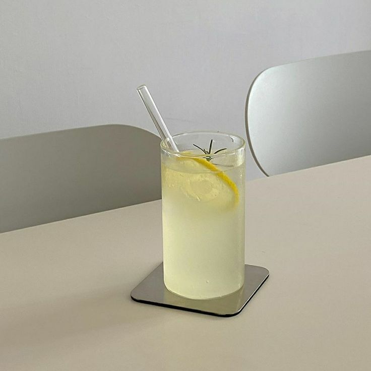 ⠀ ⠀ ⠀⠀⠀˚ ༘ ೀ⋆🍪｡˚ cookie delivery! here's your chocochip cookies along with lemon juice, aeri! i hope you'll like it!