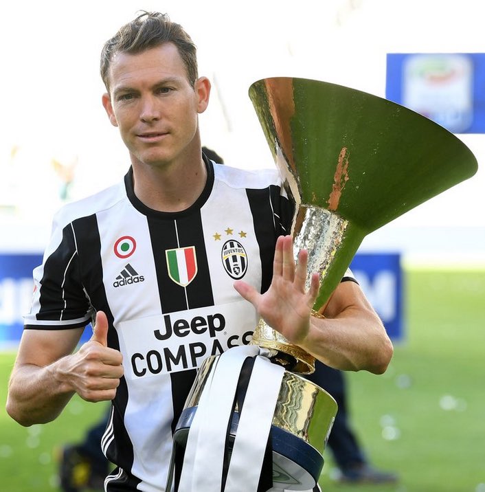 The_AJC_'s tweet image. Tanti Auguri Stephen #Lichtsteiner 

Forever a #Juventus Legend