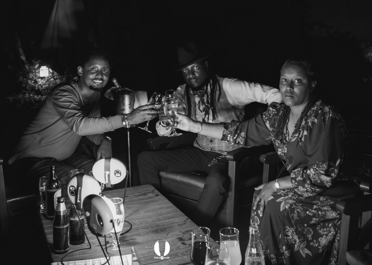 AndyMwag's tweet photo. T E A M 
•
C’était aussi un bon moment de Partage alongside  mon Manager @yvetteihorimbere &amp; le Team @kuzamuzik.
Let’s Start Now 🔊▶️ : 2 0 2 4 
____________________________________
©️andymwag 2023
#andymwag #kuzamuzik #musica #t https://t.co/kL1rpFhijs