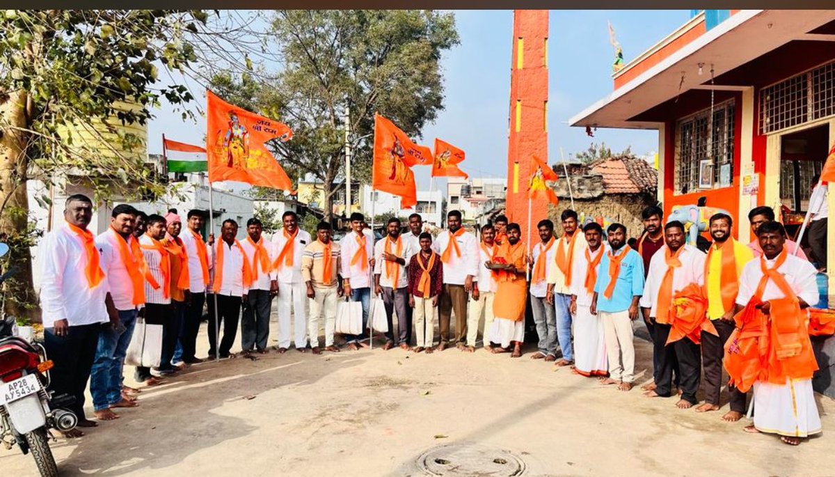SM_madapathi's tweet photo. Jai Shri Ram 🙏🚩
1st Jan to 15th Jan
Glimpses of door-to-door distribution of Prabhu Shri Ram #Akshat in Mokila(v) of Shankerpally(m) along with our Team ahead of #RamMandirPranPratishta
Dream of every Hindu..!!
#Ayodhya #RamMandir 🙏
@BJP4Telangana 
@kishanreddybjp
@KVishReddy https://t.co/cdIEALT9Z3