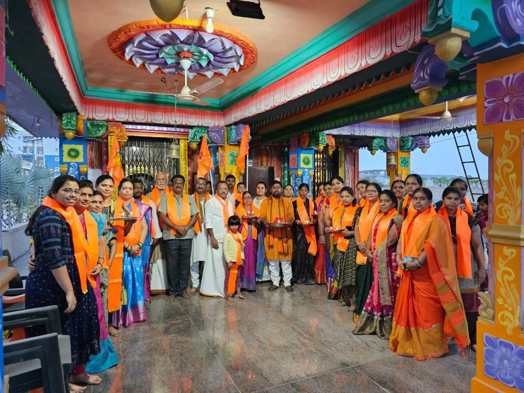 SM_madapathi's tweet photo. Jai Shri Ram 🙏🚩
1st Jan to 15th Jan
Glimpses of door-to-door distribution of Prabhu Shri Ram #Akshat in Mokila(v) of Shankerpally(m) along with our Team ahead of #RamMandirPranPratishta
Dream of every Hindu..!!
#Ayodhya #RamMandir 🙏
@BJP4Telangana 
@kishanreddybjp
@KVishReddy https://t.co/cdIEALT9Z3