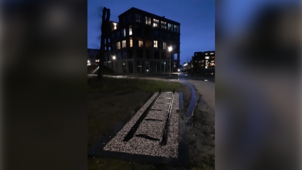 Herdenking kruitslachtoffers bij Smalspoormonument -  naardernieuws.nl/l/330929
