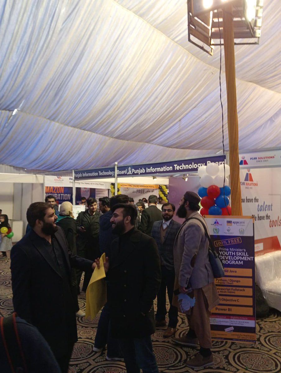 sadia8988's tweet photo. From resumes to job offers, it's all happening at the PNY Conference job fair! 📄💼 #PNYC2024 #PNYConference2024 #CareerJourney https://t.co/L5ZspCxvez