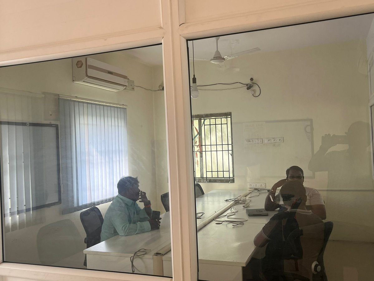 625001in's tweet photo. On National Startup Day couple of founders get into a startup kickoff discussiON and get into SHA in our community space. What else we want! #625001in #NationalStartupDay #MaduraiSTARtup$ #FoundersFlooe #FreelancerAreFutureFounders #CollaborativeCommunity #MeetupSpace #maduraiIT https://t.co/0mURMKYfHx