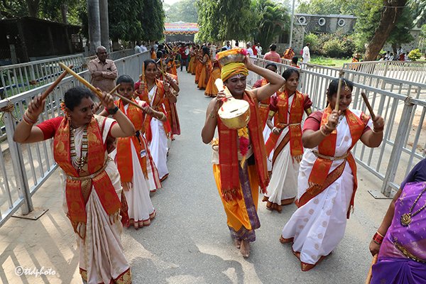 svbcttd's tweet image. SAFEGUARD COWS PROTECT CULTURE TTD CHAIRMAN
( గోవులను రక్షించుకుందాం.. సంస్కృతిని కాపాడుకుందాం- ⁠టీటీడీ చైర్మన్ శ్రీ భూమన కరుణాకర రెడ్డి )

#TTDevasthanams #GOPOOJA #savecows #TTD #ttdchairman #BhumanaKarunakarReddy