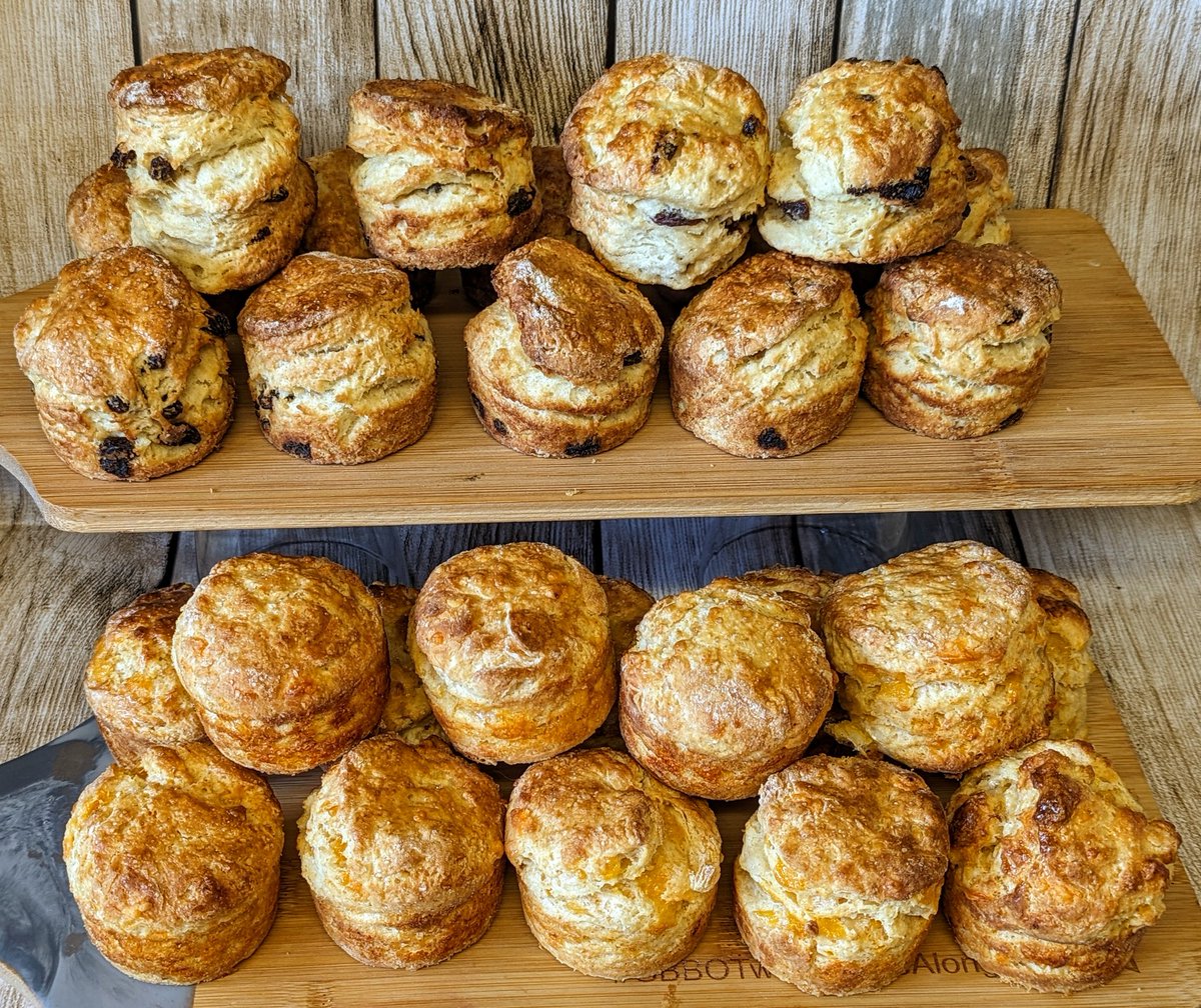 What's your favourite cheese and mustard or fruit scones? I'm a cheese man 😋🤤 #twitterbakealong @Rob_C_Allen @thebakingnanna1 @marybethxx6 @carrs_flour