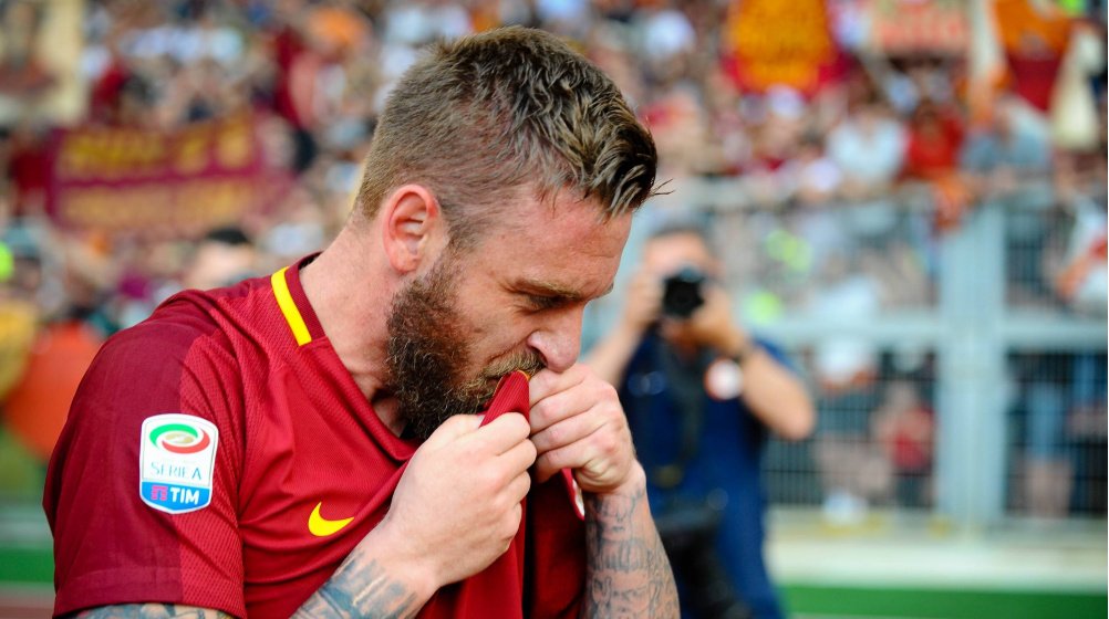 HungryMarcio's tweet photo. Ti difenderò, da oggi, fino a giugno, senza avere pretese.
Ti massacreranno, perché ad oggi, Mourinho, conta più della Roma e te lo dimostra la contestazione odierna nei confronti della società che finora ha buttato nel cesso quasi un miliardo

Onoriamo questa stagione, forza DDR https://t.co/SeVF9UhNOM