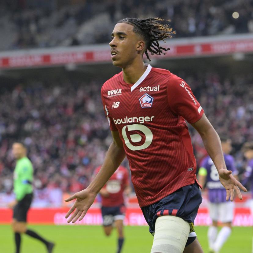 Le Meilleur du PSG on X: "🚨 Le PSG a essayé de recruter Leny Yoro, mais  Lille semble vouloir le conserver cet hiver. Bien qu'il ait une offre du  LOSC, une prolongation