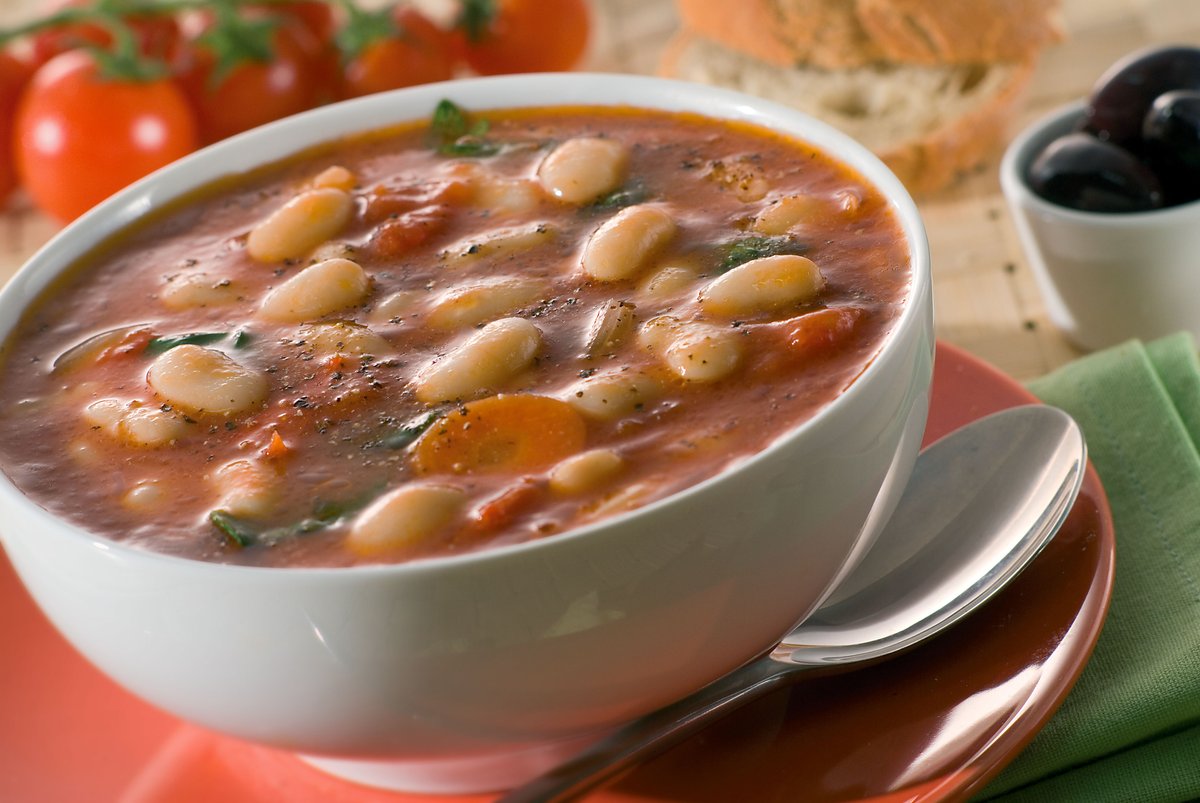 VisitGreecegr's tweet photo. Have you ever tried the famous Greek bean soup known as fasolada? Here’s the recipe. Tell us how it turns out?#VisitGreece #GreekWinter #food ©F.Baltatzis https://t.co/zhgncXIoN4 https://t.co/bsWDJyoPf2