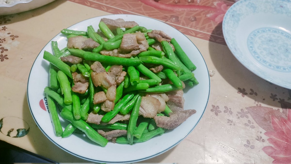 Ly mời cả nhà ăn tối nhé. 
Mỗi lần sào món này là đậu luôn hết trước thịt 
Chú mọi người buổi tối vui vẻ bên gia đình nhé ❤️❤️❤️
#cheouytin