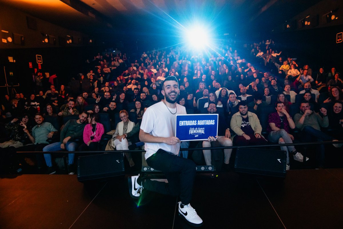 LaBarrigaproduc's tweet photo. Esto fue el estreno de Generación Tuenti! https://t.co/ATq6Jkaueg