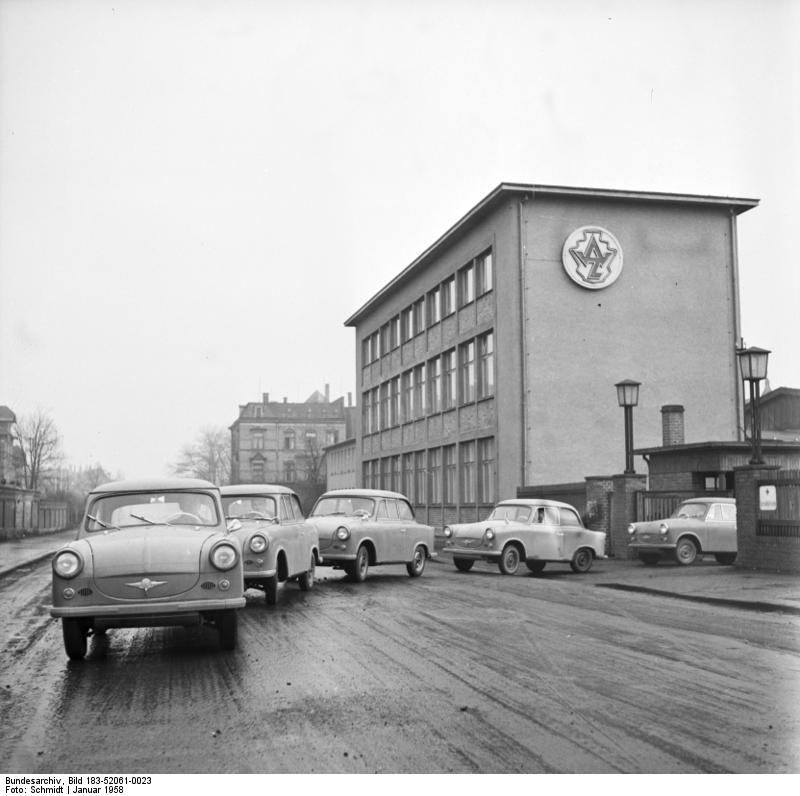 GermanAtPompey's tweet photo. 16 January 1958: a procession of Trabants leave their factory in Zwickau (via Bundesarchiv) https://t.co/mHeasc2khy