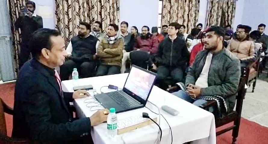 Sachkahoon's tweet photo. कौन बनेगा करोड़पति की तर्ज पर हुई भारतीय संविधान को जानो प्रतियोगिता https://t.co/u7ItMEDqZk

#RajasthanNews #HanumangarhNews #Rajasthan #KBC #kaunbanegacrorepati https://t.co/IUevtSi0x9