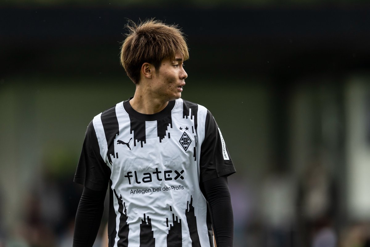 borussia's tweet photo. Hast du dir verdient, Shio! 💚 Shio #Fukuda ist ab sofort Teil des Profikaders. 

#dieFohlen #FohlenStall https://t.co/8Ek7vWahYu