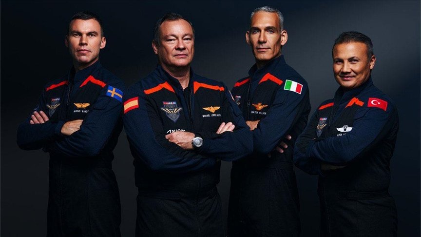 hsnldl's tweet image. Mürettebat, askeri pilotluk geçmişine sahip. Michael López-Alegría, Axiom'un bir çalışanı olarak komutan; İtalya Hava Kuvvetleri'nden Walter Villadei ise görev pilotu olacak. Görev uzmanları ise Türkiye'den ilk astronot olacak olan Alper Gezeravcı ve İsveçli Marcus Wandt olacak.