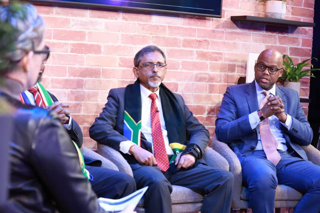 This morning in #Davos, speaking on a panel alongside Hon. Ebrahim Patel, Minister of Trade &amp; Industry of South Africa, we deliberated on the topic of South-South Collaboration in a New Global Paradigm. 
I highlighted that Member states need to build a robust Industrial… 1/3