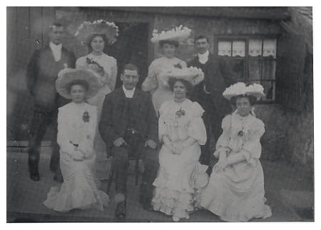 TheStoryDurham's tweet photo. Join our #DurhamDigitalDetectives by helping us identify a photo from our collection. Do you recognise this unidentified wedding group (c.1905), possibly from the #Thornley area?
Please RT to spread the word #HistoryMystery π΅οΈ https://t.co/rafK4X0mCQ