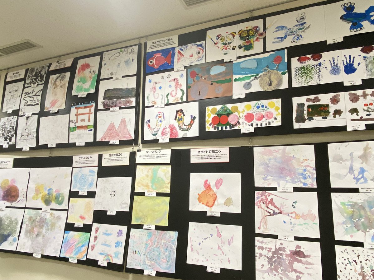 Kitatoshi1Go's tweet photo. #せいざばしフェスタ
#kagoshima_art
#児童発達支援
#ピュアネージュ
#ピュアフロール

今日は子どもたちが使った
アート作品が展示してある
「ふれあい館」に行ってきました♪
【ダルマで2024】と【手形で龍】です😀

他の事��所さんの作品もたくさん
展示してあって、
どれも可愛いくて、色彩豊か❗️ https://t.co/RkuhctFzfA
