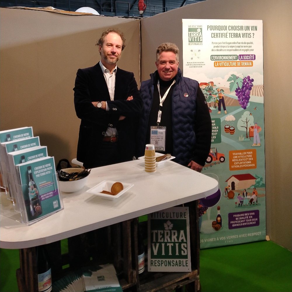 Premier jour au #Sival pour #TerraVitis ! L'opportunité de présenter la démarche, échanger avec des partenaires clés, identifier des fournisseurs responsables avec qui collaborer. Bref, continuez de préparer la viticulture de demain ! #terravitis #sustainable  <a href="/SIVAL_ANGERS/">SIVAL_ANGERS</a>