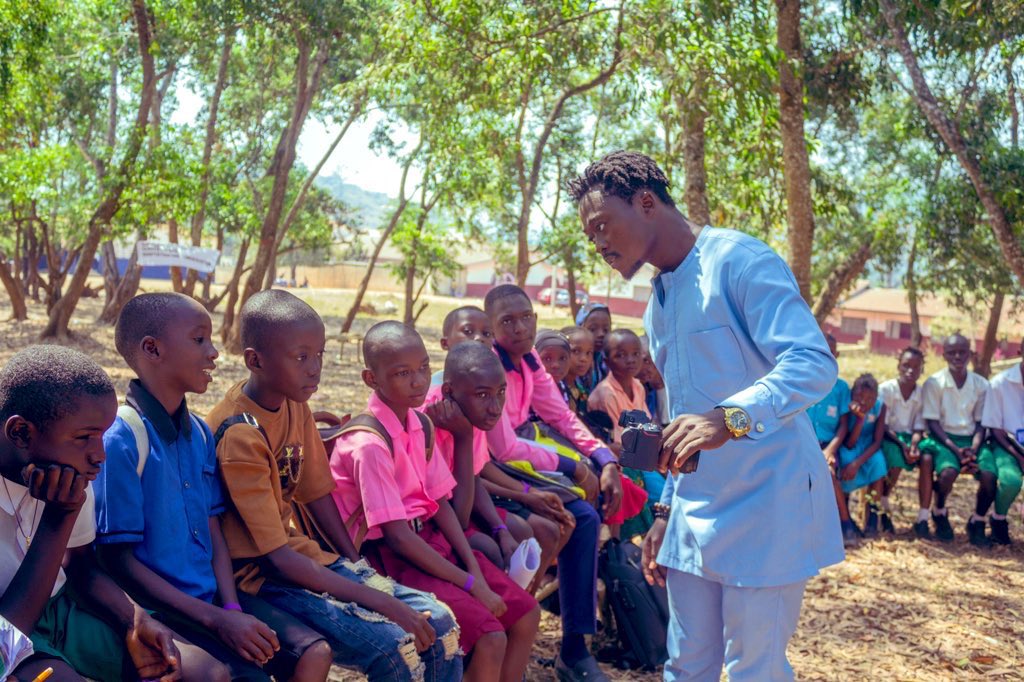 seyestarphotos's tweet photo. I facilitated the photography lab at #Scilead2024 in Kabala, Koinadugu district. It was fulfilling to see children engage in discussions about photography and film making. #Project1808 https://t.co/hb9c1b8tol