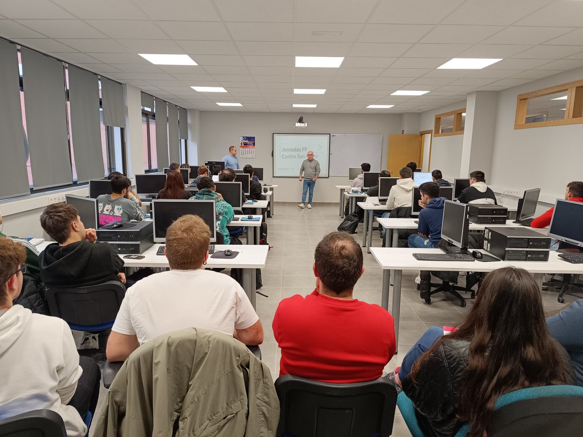CyberlurEs's tweet photo. Hoy #Contacttic acerca a los alumnos de FP de @sanvivalladolid las empresas @HardtronicST @huercasa @proconsi #Noravan y @luceit para hablar de oportunidades de trabajo, condiciones de empleo, proyectos, tecnologías, capacidades y formación ¡Gracias por la acogida!
@jcyl https://t.co/pid7GrSs8q